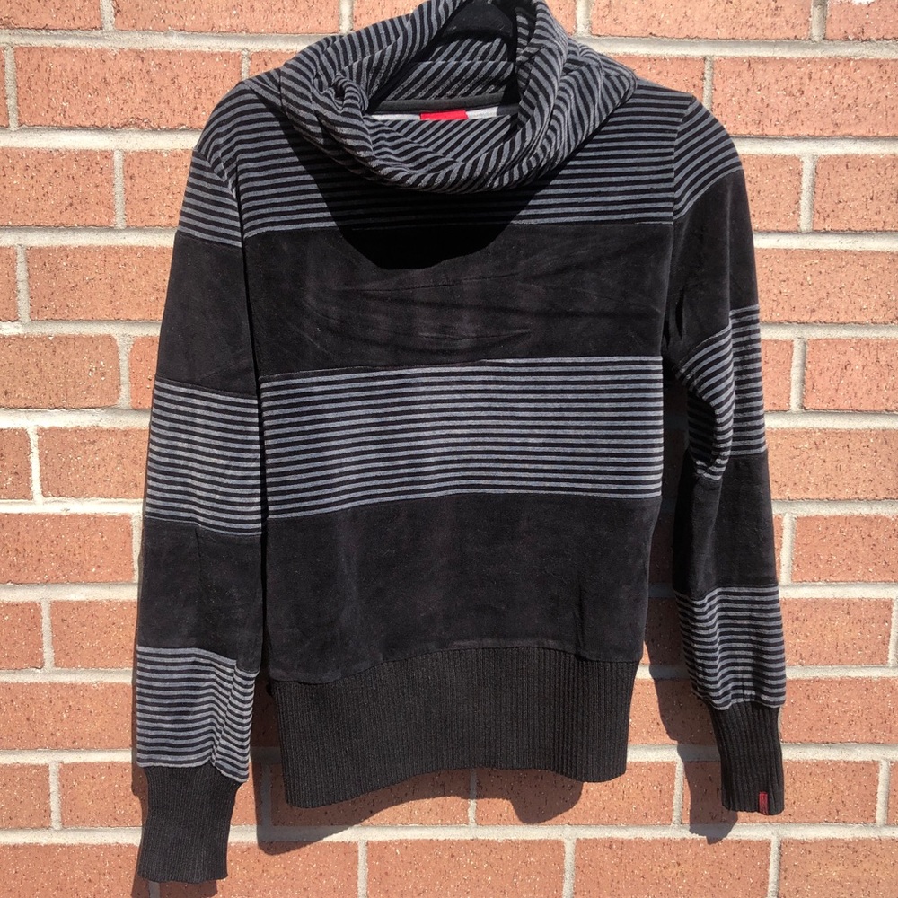 LEVI’S TURTLE NECK VELVET STRIPED SWEATER GREY - Picture 1 of 8